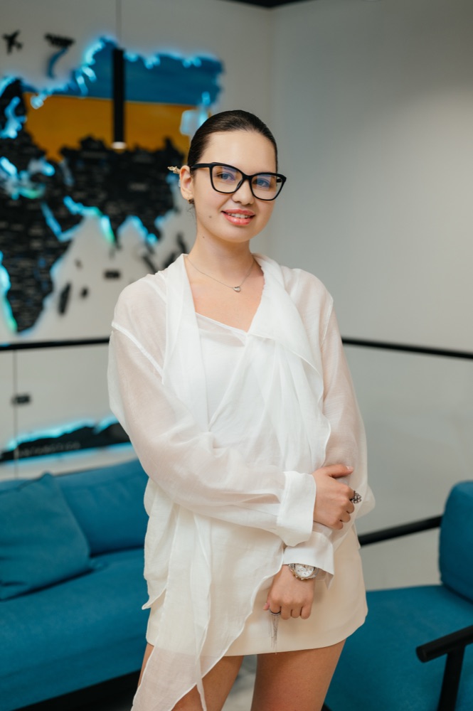 Дарія Узюма — Асистент диспетчера