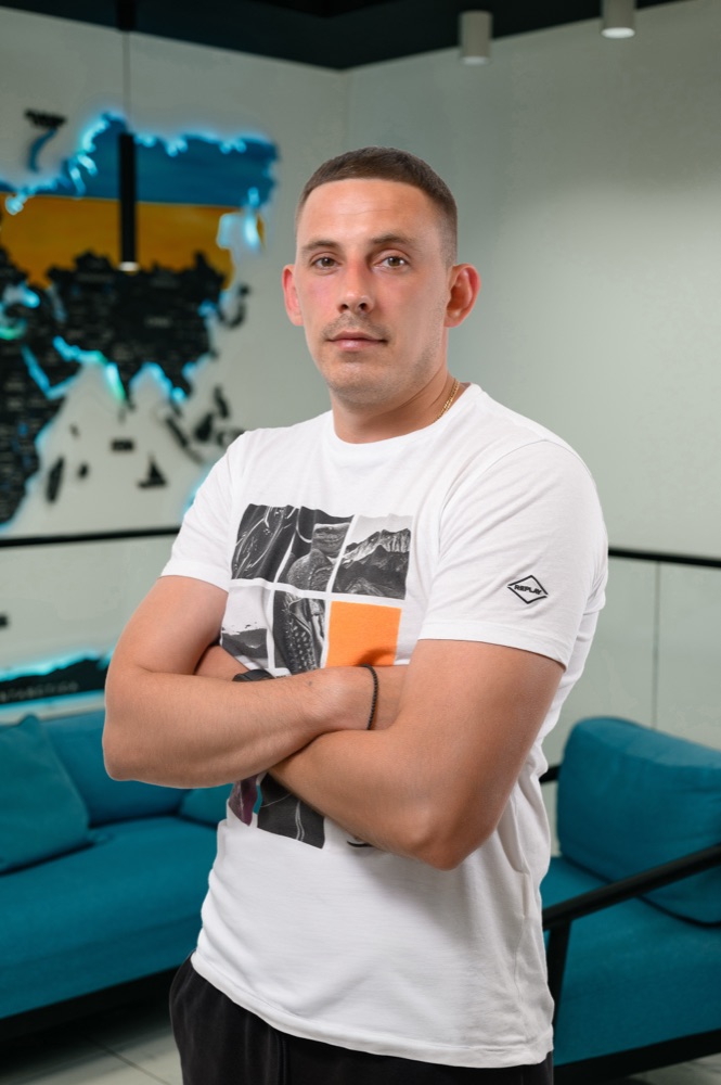 Ніколай Іванов — Керівник відділу експедирування