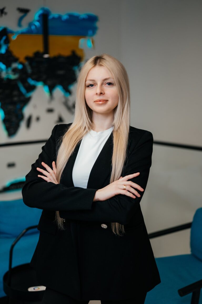 Любов Семененко — Менеджер з продажу